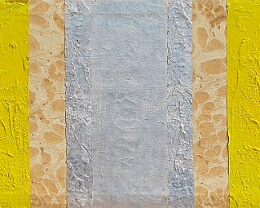 Vergebung Ein Ausschnitt des vertikalen Kreuzbalkens (Silberfläche) „durchkreuzt“ das lichte Gelb (starkes Farb-Erd-Mix Relief übermalt). Die Bildmitte in eben diesem...